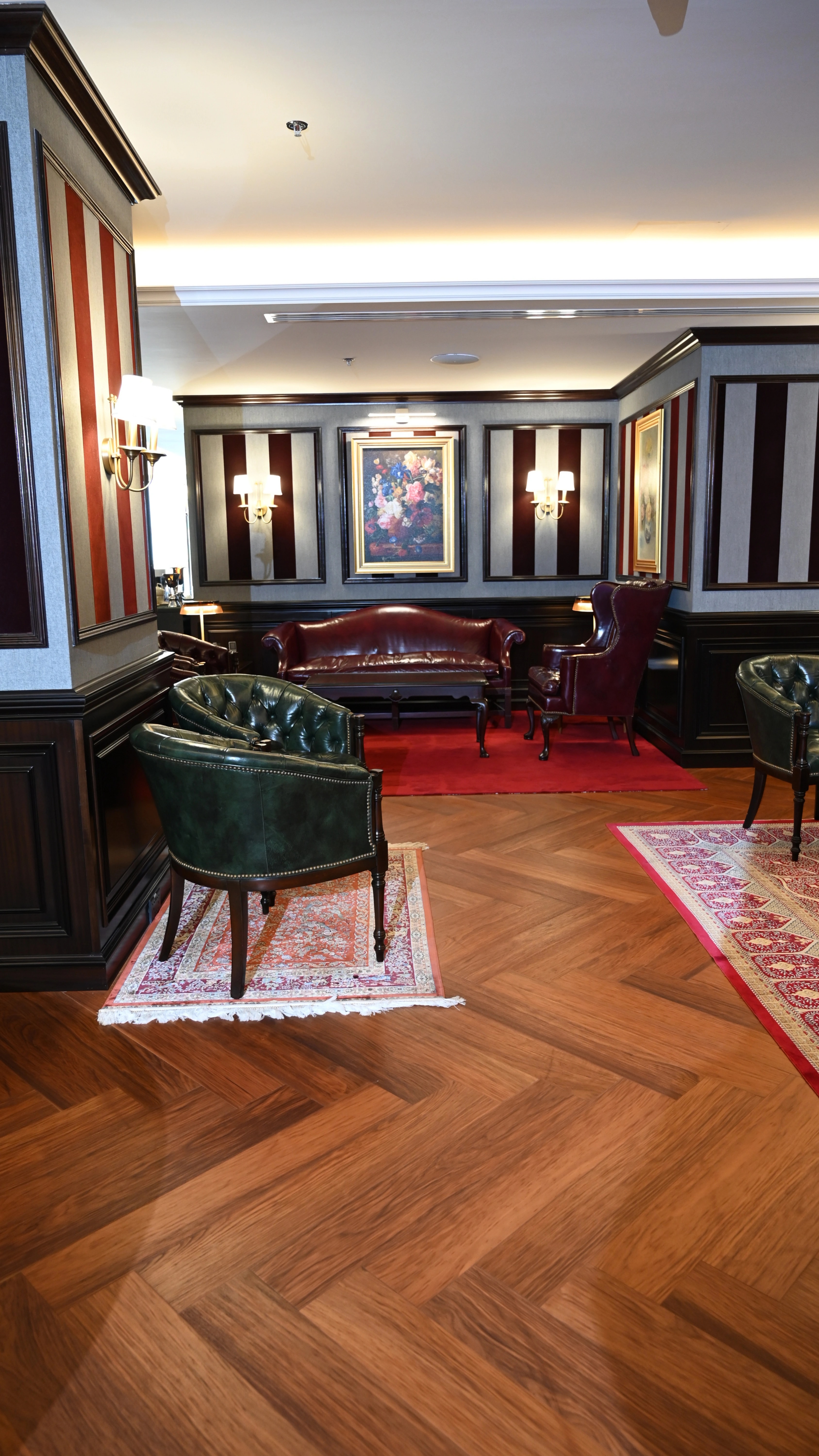 HARO engineered parquet meeting stone in a hotel lounge