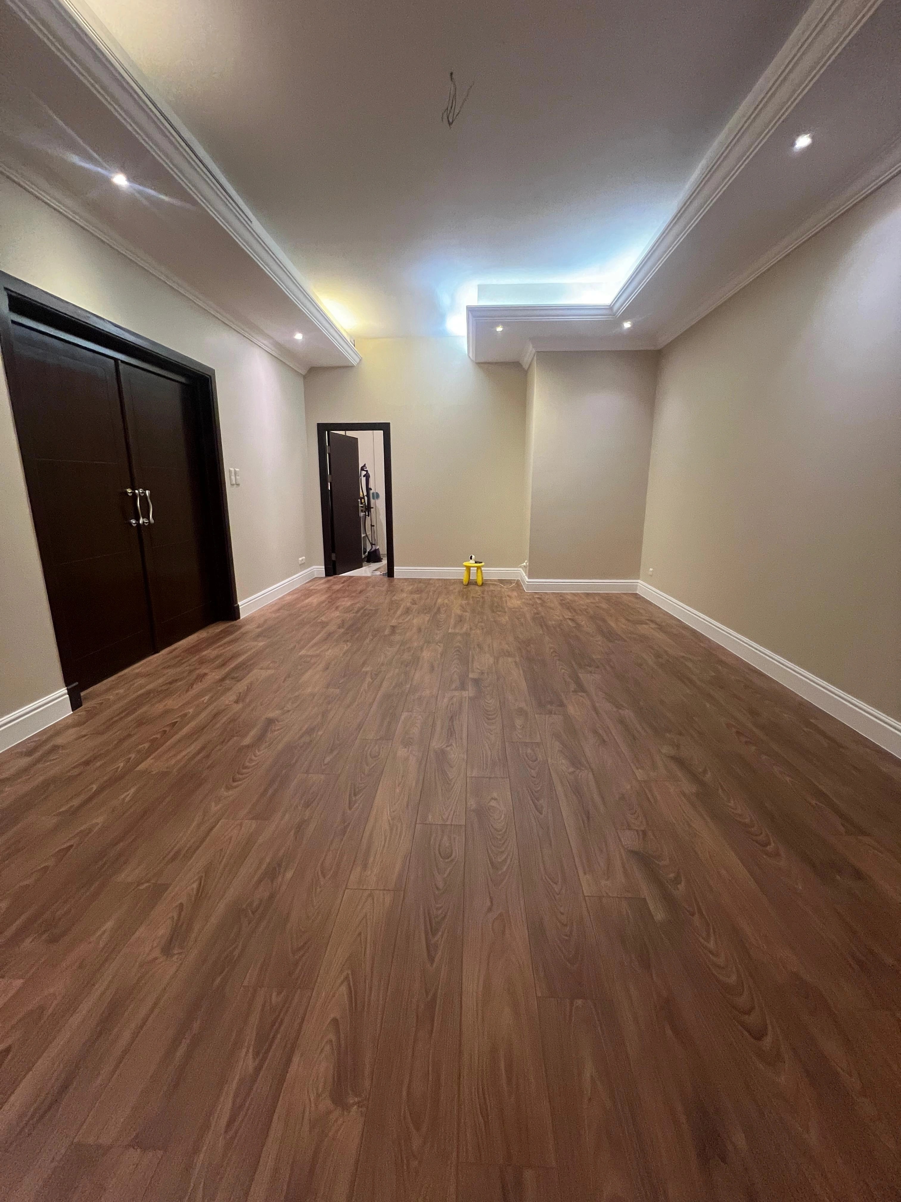 The completed oak floor viewed close to its long grain